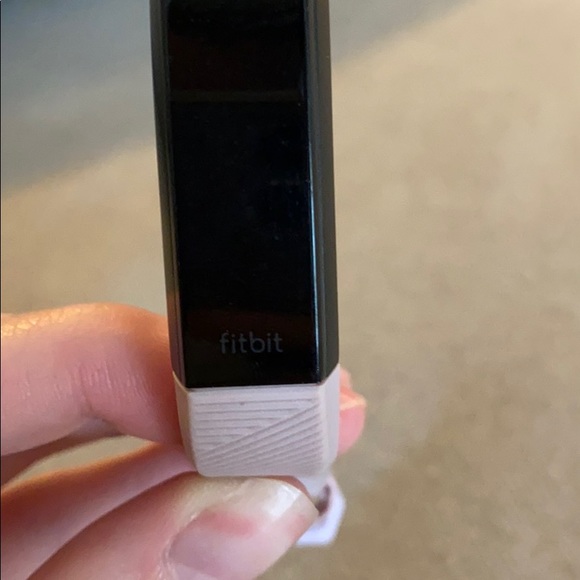 Fitbit Alta - Picture 2 of 3